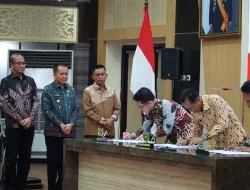 Pemerintah Provinsi, Kabupaten dan Kota Se-Sumsel Serentak Tandatangani NPHD Dana Pilkada