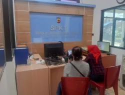 Ka SPKT Polsek Citeureup Melakukan Penerimaan Laporan Pengaduan Masyarakat Wujud Pelayanan Kepada Masyarakat Binaan Cipta Kondusifitas Wilayah
