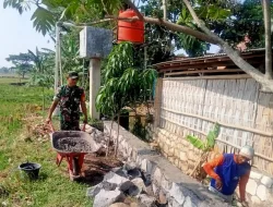 Bangun Talud,  Babinsa Aktifkan Saluran Irigasi