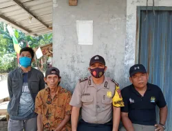 Bhabinkamtibmas Desa Cidokom Wilayah Hukum Polsek Rumpin  Polres Bogor Sambang Warga  Sampaikan Pesan Kamtibmas