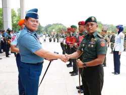 Komandan Batalyon Armed 10/ Bradjamusti Terima penghargaan Panglima TNI