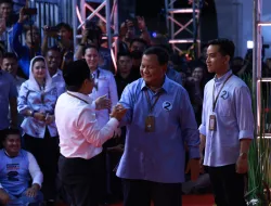 Rukun Bareng Paslon Lain, Prabowo-Gibran Joget dan Saling Tos Dengan Anies-Imin