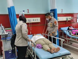 Sigap dan Respon Cepat, Sat Binmas Polres Metro Tangerang Kota Bawa Ibu Pingsan di Jalan Ke Rumah Sakit