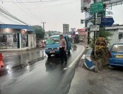 Personil Lalu Lintas Wilayah Hukum Polsek Tamansari Polres Bogor Polda Jawa Barat Yanmas Gatur Lalin Wujud Pelayanan Kepada Masyarakat Untuk Menekan Angka Laka Lantas dan Kepadatan Lalu Lintas