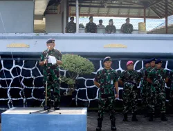 WAKAMED SAMPAIKAN AMANAT KASAL PADA UPACARA BENDERA DI RUMKITAL Dr. MIDIYATO SURATANI