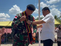 Pahlawan Anak-anak Stunting di Perbatasan, Dansatgas Yonkav 6/Naga Karimata Mayor Kav Ronald Tampubolon,S.H. Dikukuhkan Sebagai Bapak Asuh Stunting