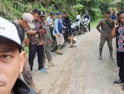 Pihak Kepolisian Leuwiliang dan Instansi Terkait Lakukan Penanganan Tanah Longsor Yang Tutup Akses Jalan Warga
