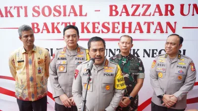 Gelar Bakti Sosial, Wakapolri Bagikan 10.000  Paket Sembako ke Masyarakat