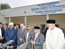 Salat Jumat di Masjid Athena, Wapres Apresiasi Keberadaan Komunitas Muslim