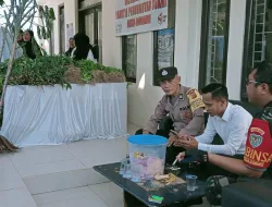Sinergitas TNI – Polri Desa Gobang Wilayah Hukum Polsek Rumpin Polres Bogor Sambang Warga  Sampaikan Pesan Kamtibmas Sekaligus Giat Operasi Mantab Brata Jelang Pemilu 2024 Yang Akan Datang