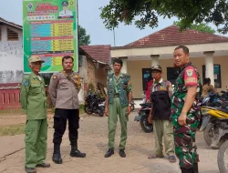 Sinergitas TNI – Polri  Wilayah Hukum Polsek Parungpanjang Polres Bogor Sambang Warga  Sampaikan Pesan Kamtibmas Sekaligus Giat Operasi Mantab Brata Jelang Pemilu 2024 Yang Akan Datang
