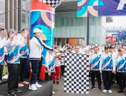 Pj Gubernur Agus Fatoni Lepas Ribuan Peserta Jalan Sehat HUT KORPRI