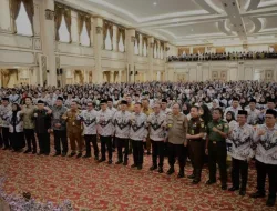 Pj Bupati Banyuasin Terima Penghargaan Peduli Pendidikan dan Kesejahteraan Guru