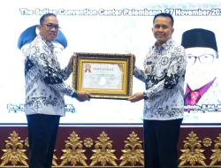 Dinilai Berkomitmen Kuat Kembangkan Profesi Guru, Pj Gubernur Agus Fatoni Diberi Penghargaan oleh PGRI Sumsel