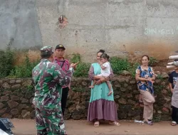 Sinergitas TNI – Polri  Wilayah Hukum Polsek Nanggung Polres Bogor Sambang Warga  sampaikan pesan kamtibmas Sekaligus Giat Operasi Mantab Brata Jelang Pemilu 2024 Yang Akan Datang