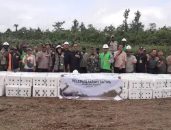 Danramil Kuala Kencana Hadiri Pelepasliaran Satwa Liar Endemik Papua (Kura-Kura Moncong Babi)