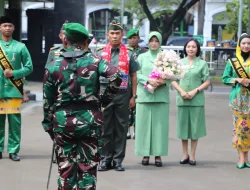 Pengalungan Bunga dan Tarian Topeng Khas Betawi Hiasi Acara Tradisi Peneriman Warga Baru Danrem 051 Wijakarta
