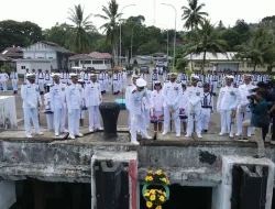 Menyongsong HUT Armada RI Tahun 2023, Lantamal IX Ambon Laksanakan Upacara Tabur Bunga Di Laut