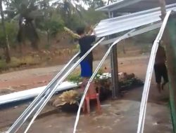 Angin Puting Beliung Robohkan Atap Rumah seorang Wartawan di Pringsewu Lampung