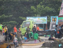 Yonif 751/VJS Turut Ambil Bagian Dalam Bersih-Bersih Danau Sentani Bersama Dinas Kehutanan Dan Lingkungan Hidup Provinsi Papua