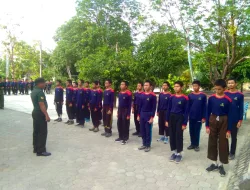Bentuk Karakter Dan Tanamkan Cinta Tanah Air, Babinsa Mojopuro Latih Santri Ponpes