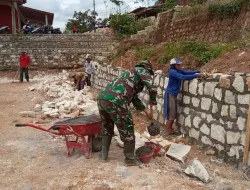 Perkokoh Kemanunggalan TNI-Rakyat, Babinsa Tukulrejo Turut Gotong-Royong Bersama Warga