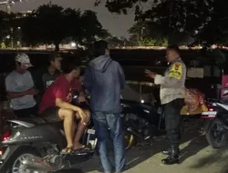 Bhabinkamtibmas Hadir, Aipda Sigit Aribowo Beri Edukasi Remaja Yang Nongkrong