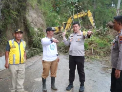 Kapolres dan Tim Gabungan Bergerak Cepat Tangani Longsor di Kabupaten Simalungun