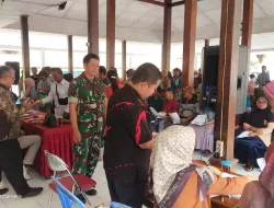 BlT DBHCHT Kabupaten Wonogiri Disalurkan, Anggota Koramil 08/Giriwoyo Berikan Pendampingan
