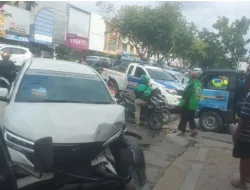 Ngantuk Saat Mengemudi, Terios Tabrak Enam Kendaraan di Sudirman Pekanbaru