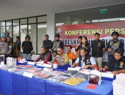 Tembak Wajah Korban dan Gasak Uang Tunai Rp742 Juta, Dua Perampok Sadis Diringkus Polisi