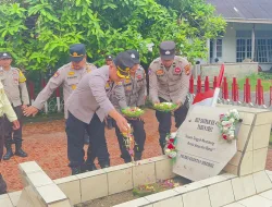 Polres Kuansing Gelar Upacara Tabur Bunga dan Bantuan Sosial Peringati HUT Satpam Ke-43 Tahun 2023