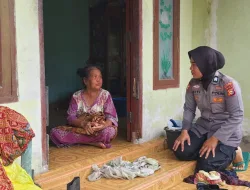 Polwan Polisi RW Terjang Hujan dan Banjir Demi Hadirkan Polisi di Tengah Masyarakat