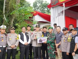 Kunjungan Kapolda Riau dan Pengurus DPD IKAL Lemhanas Riau ke Posko Pengamanan Natal dan Tahun Baru 2024