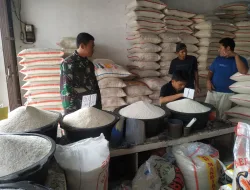 Monitoring Harga Sembako, Babinsa Panongan Datangi Pasar