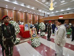 Prabowo Beri Penghormatan Terakhir ke Doni Monardo di Balai Komando Kopassus Cijantung