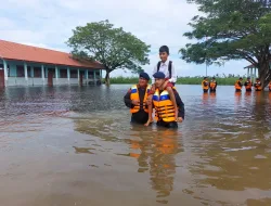 Jalankan Instruksi Kapolda, Personel Batalyon B Brimob Gerak Cepat Bantu Korban Banjir