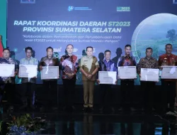 Pj Gubernur Agus Fatoni Serahkan Penghargaan Pemenang Desa Cantik di Sumsel