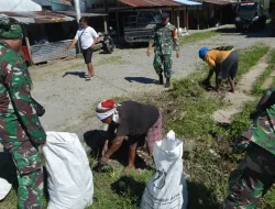Bentuk Kepedulian Terhadap Lingkungan, Anggota Kodim 1710/Mimika Gelar Karya Bakti Di Pasar Jiliale