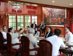 Prabowo Makan Siang Bareng Para Artis, Ada Nikita Mirzani Hingga Lesti Kejora