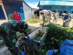 Jaga Lingkungan Tetap Bersih, Kodim 1710/Mimika Bersama Seluruh Instansi, Mahasiswa Dan Ormas Sisir Pasar Sentral Dalam Kegiatan Jumat Bersih