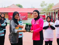 PERKUAT SILATURAHMI DHARMA WANITA PERSATUAN LAPAS KELAS IIB PASURUAN UNDANG BHAYANGKARI POLRES PASURUAN KOTA TANDING BOLA VOLI