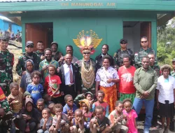 Kado Natal untuk Masyarakat Kampung Bazemba, Dansatgas 330 Resmikan Fasilitas MCK dan Ruang Ganti Pendeta