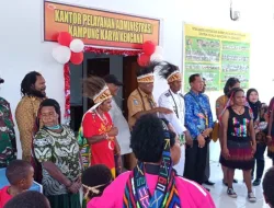 Sebagai Wujud Kebersamaan Dalam Pembangunan, Babinsa Koramil 1710-03/Kuala Kencana Hadiri Peresmian Balai Kampung Karya Kencana