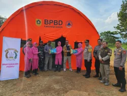 Kapolsek Cibungbulang Bersama Bhayangkari Berikan Bantuan Warga Yang Terkena Dampak Gempa Bumi Dibeberapa Wilayah Cibungbulang Kabupaten Bogor