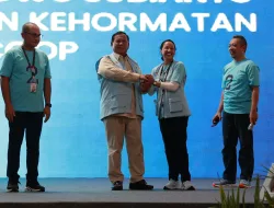 Momen Prabowo Terharu Hingga Teteskan Air Mata Saat Beri Bantuan Modal Rp 15 M Untuk Koperasi MDS Coop