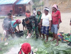 Tradisi Bakar Batu Satgas 330 dan Warga Kampung Bazemba, Merajut Kasih dalam Keberagaman di Intan Jaya