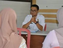 PETUGAS REGISTRASI RUTAN BANGIL BERIKAN PENGARAHAN TERKAIT PROGRAM PB DAN CB KEPADA KELUARGA WARGA BINAAN