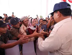 Keseruan Warga Kuningan Sambut Prabowo Saat Peresmian Bantuan Titik Air Kemhan-Unhan
