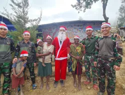 Kejutan Natal Satgas 330 Tri Dharma Terus Berlanjut, Giliran Santa Claus Pos Titigi Gelar Aksi Berbagi
